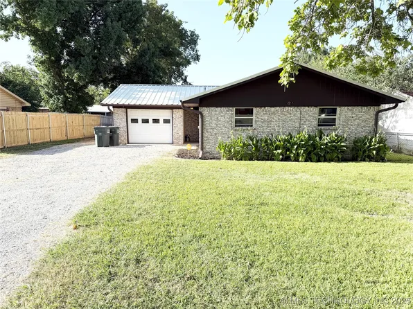 42 Laurel St, Lone Grove, OK 73443