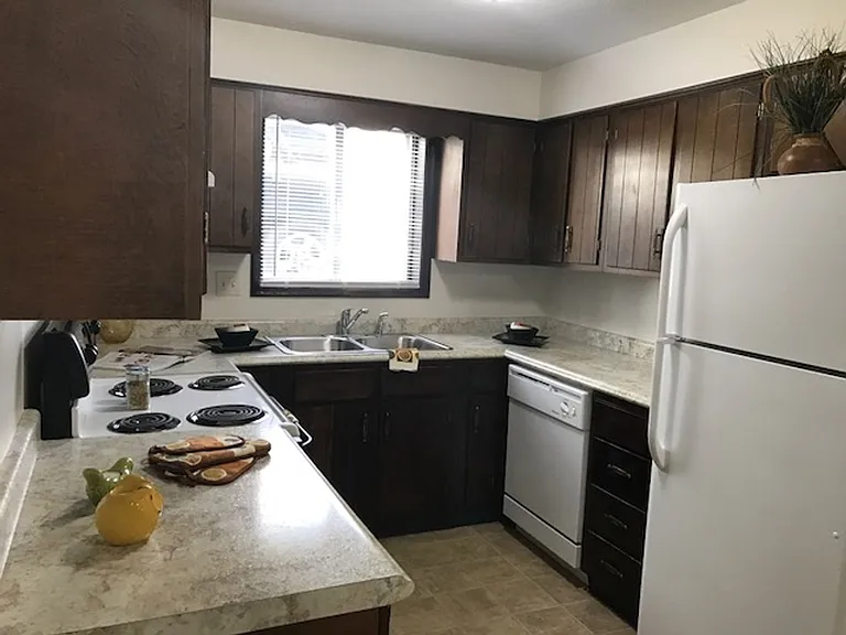 343 S 78th St — Photo 3