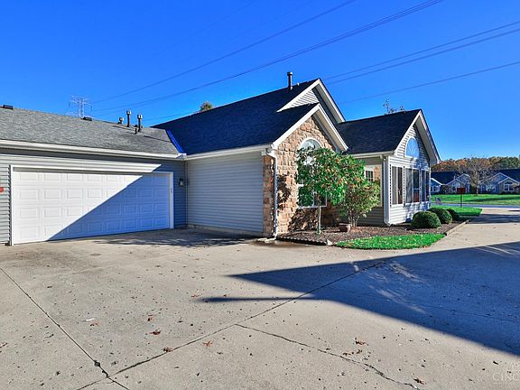 2nd image of 302 Saint Andrews Cir