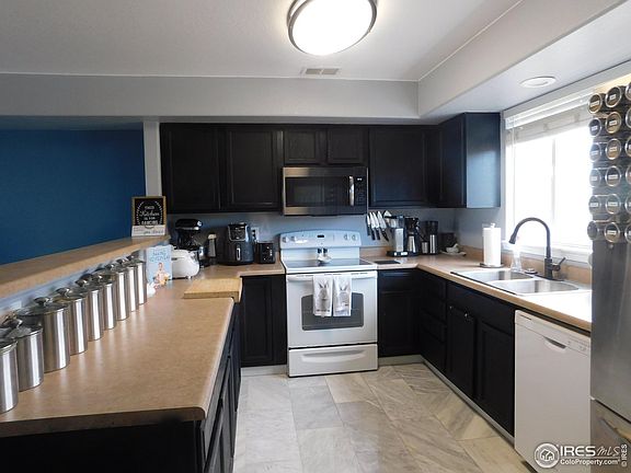 3rd image of 9710 Dahlia Ln