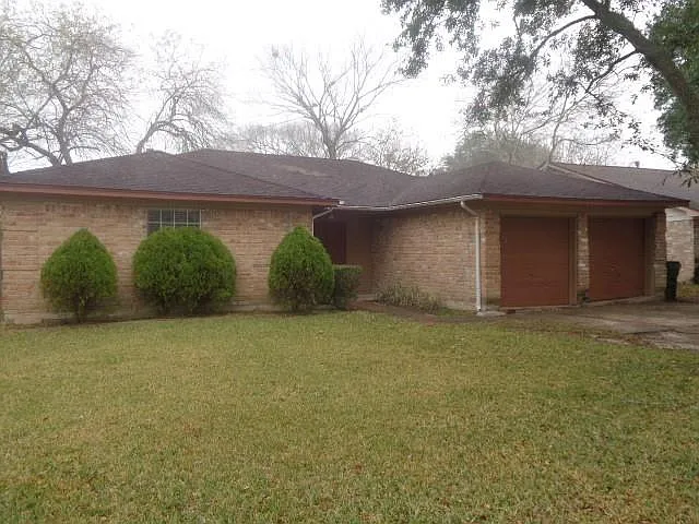 14022 Greenway Dr — Photo 1