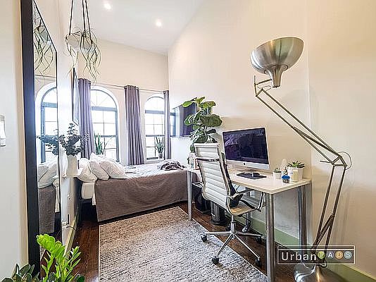 2nd image of 688 Jefferson Ave #4R