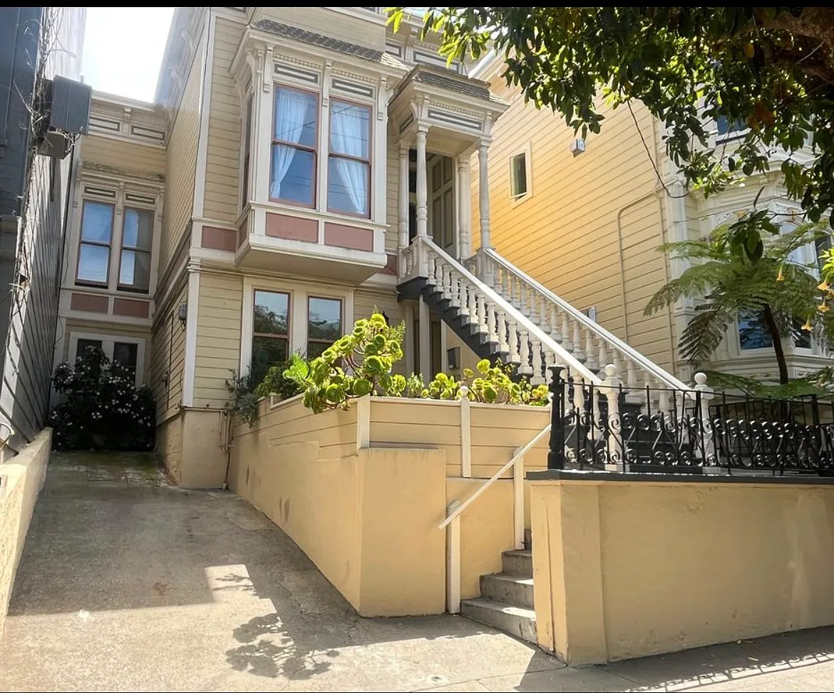 2 bed, 1106 sqft, $6,695 — Photo 1