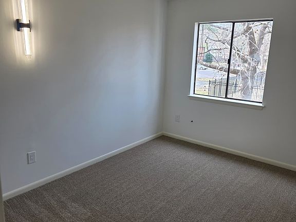 5th image of 563 Ayrshire Way APT G