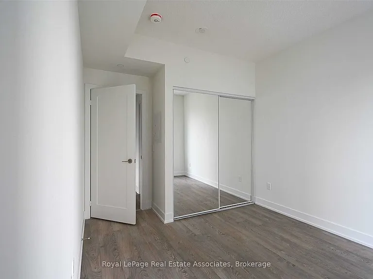 9 Mabelle Ave #922 — Photo 10