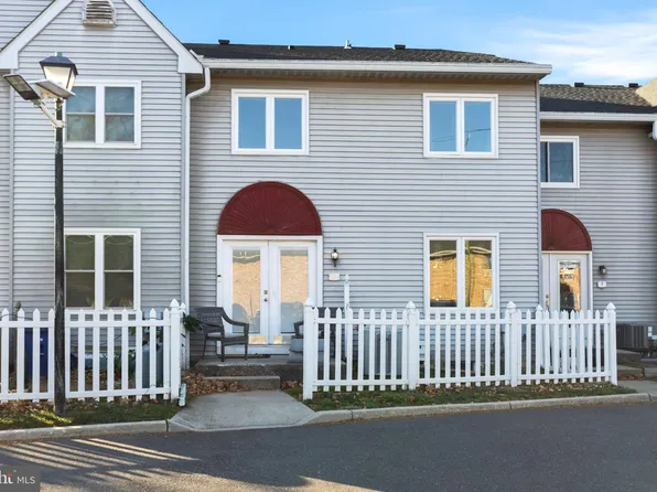 2 Wyndham Pl, Florence, NJ 08518