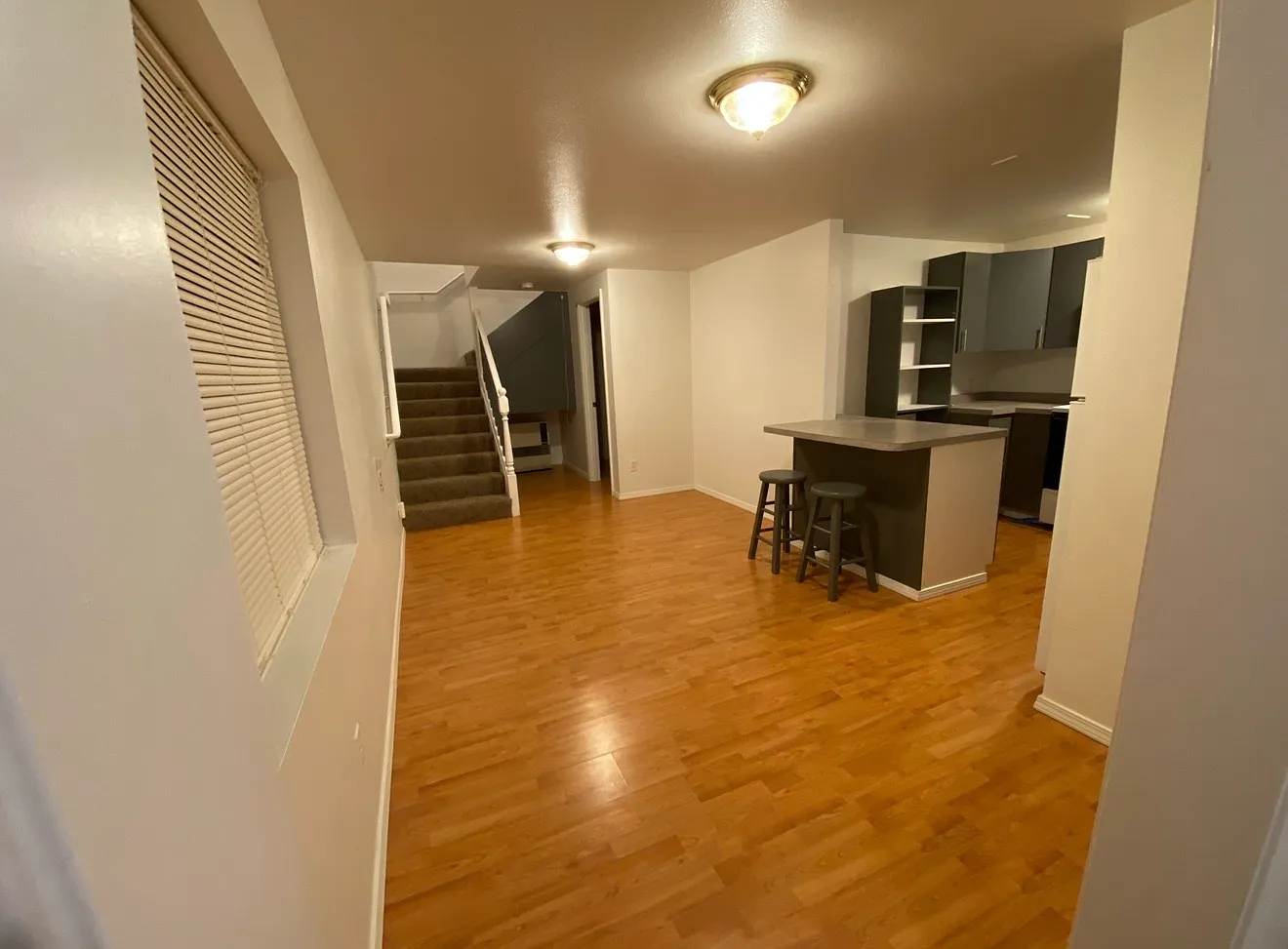 2 bed, 1000 sqft, $1,500 — Photo 2