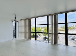 1000 Parkview Dr APT 415, Hallandale, FL 33009