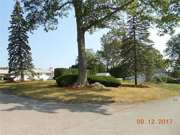 3rd image of 24 Colony Dr