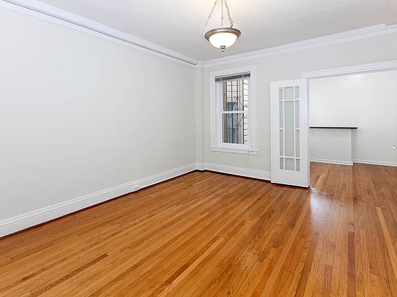 3rd image of 2363 Van Ness Ave APT 202