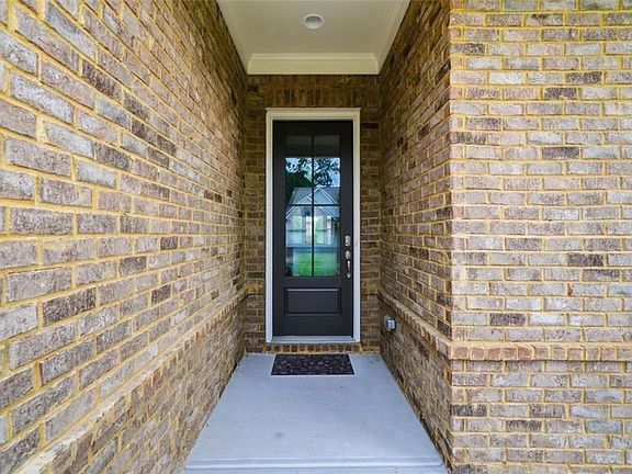 2nd image of 3035 Steinbeck St