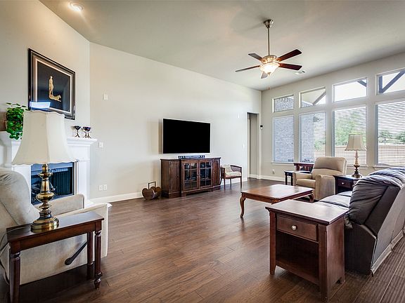 4th image of 501 Green Valley Dr