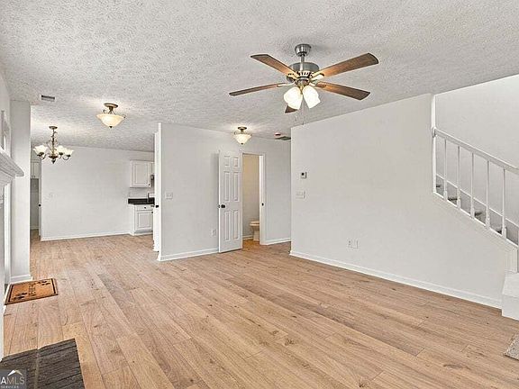 3rd image of 13 Equestrian Way NE