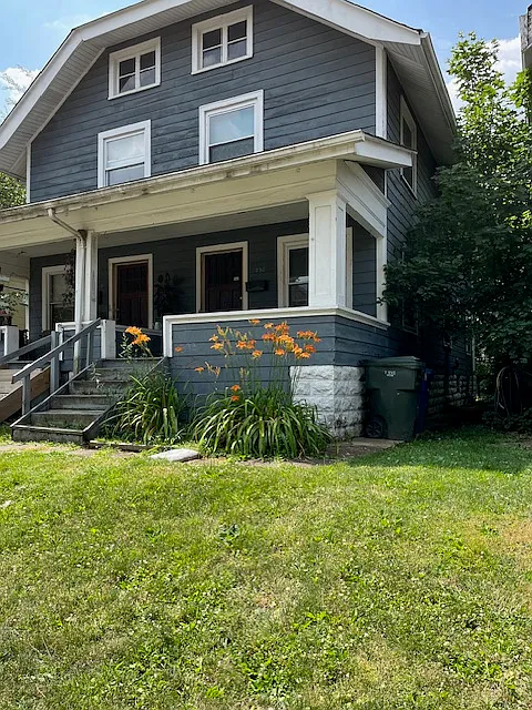 393 E Maynard Ave