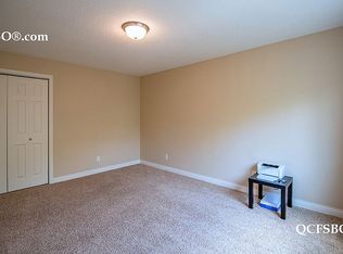 4100 Creek Hill Dr, Bettendorf, IA 52722