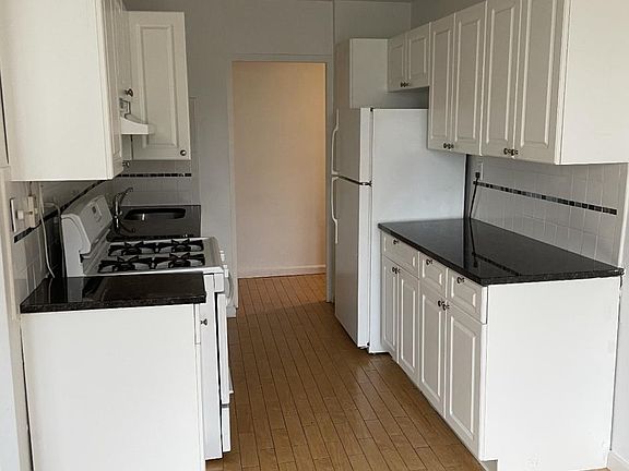 5th image of 47 Davis Ave #J3