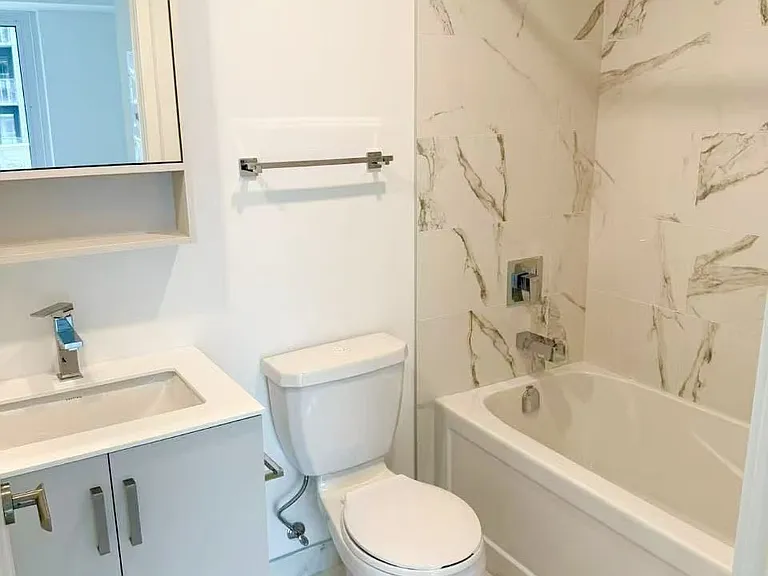 88 Queen St E #2912 — Photo 7