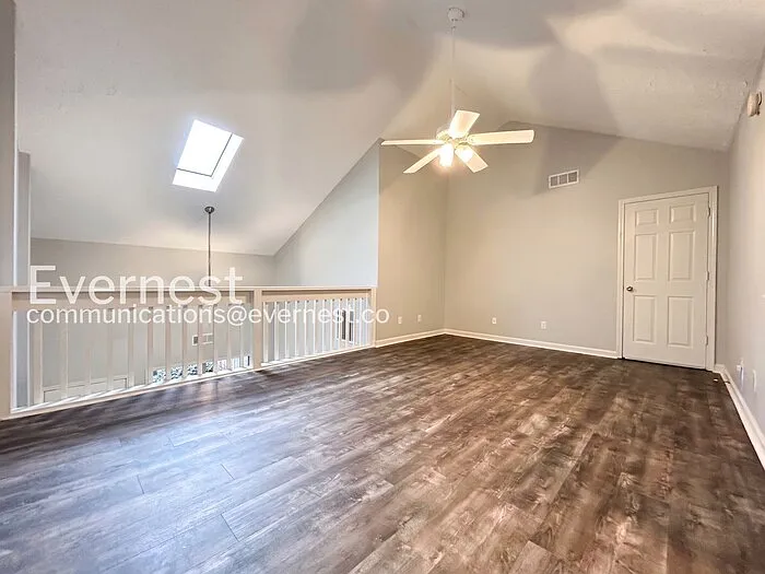 1336 Yorkshire Ln — Photo 18