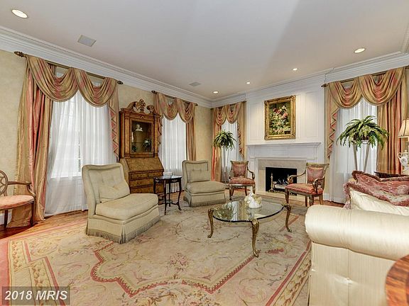 3rd image of 8519 Country Club Dr