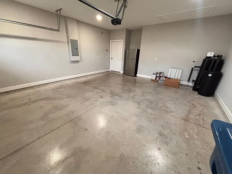 212 Willow Creek Ct — Photo 27