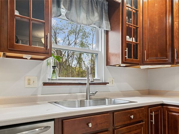 4th image of 144 Dinwiddie Dr
