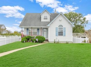 12 Peters Dr, Shirley, NY 11967