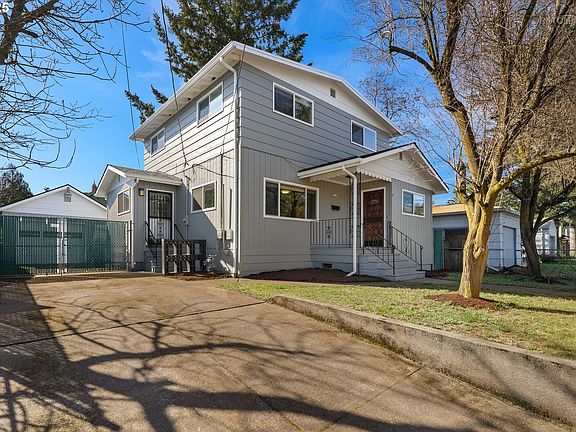 3rd image of 7528 SE Woodstock Blvd