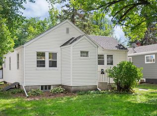 526 Cambridge St, Grand Forks, ND 58203