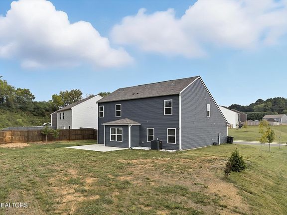 5th image of 1490 Housley Dr