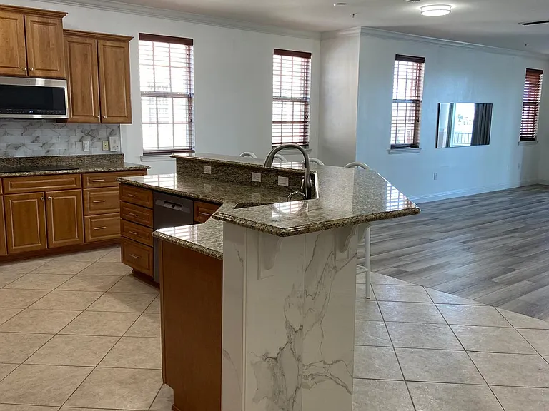 240 Brooks St SE #201-C — Photo 16