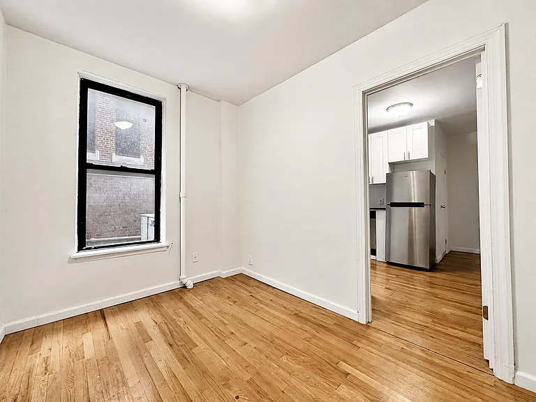 401 E 68th St #2E — Photo 8