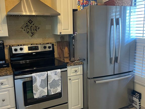3rd image of 15776 Philodendron Cir