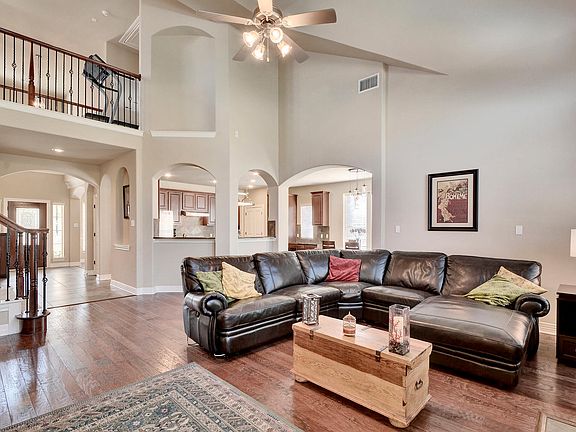 Open floor plan!
