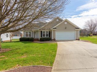 602 Westridge Dr, Burlington, NC 27215