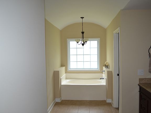 4th image of 122 Evergreen Ln