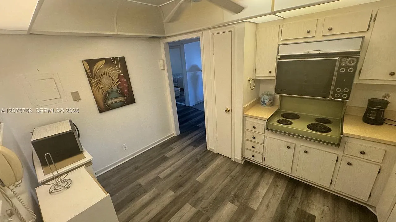 Castle Apartments 14 Cond — Photo 4