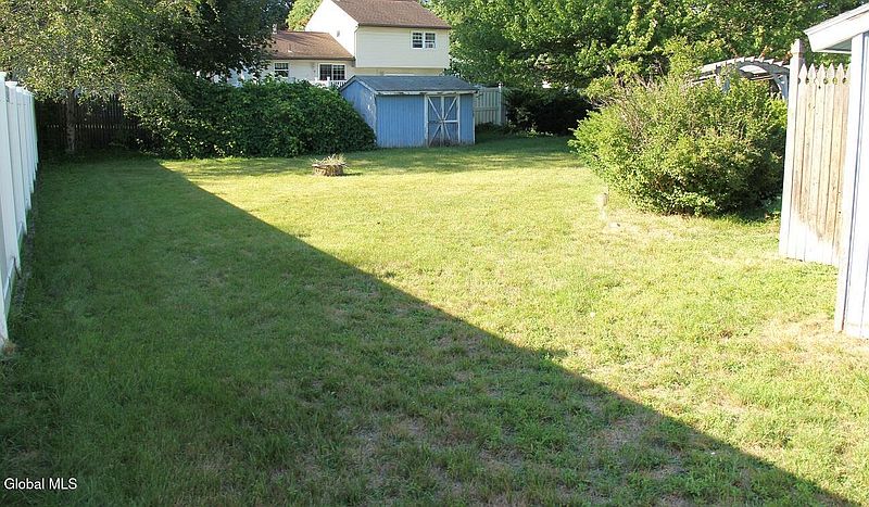 4th image of 24 Louis Drive