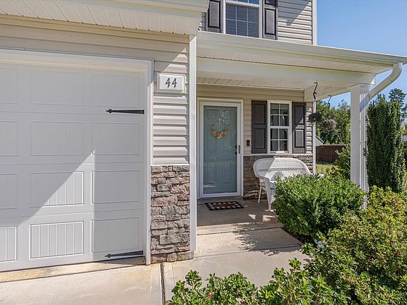 2nd image of 44 Kinsale Ct
