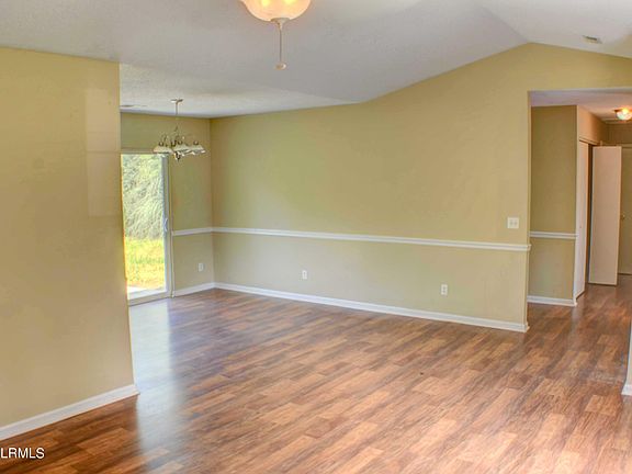 5th image of 62 Pelican St