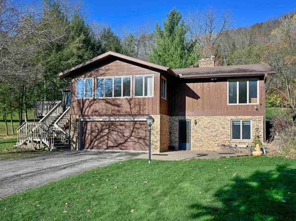 1553 Gilmore Valley Rd, Winona, MN 55987