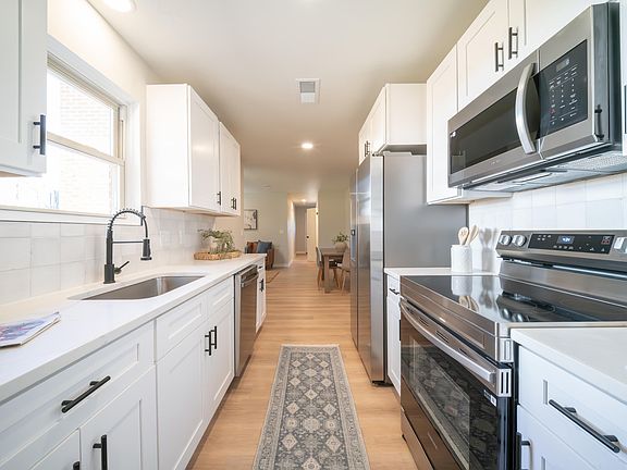 5th image of 4535 Orr St