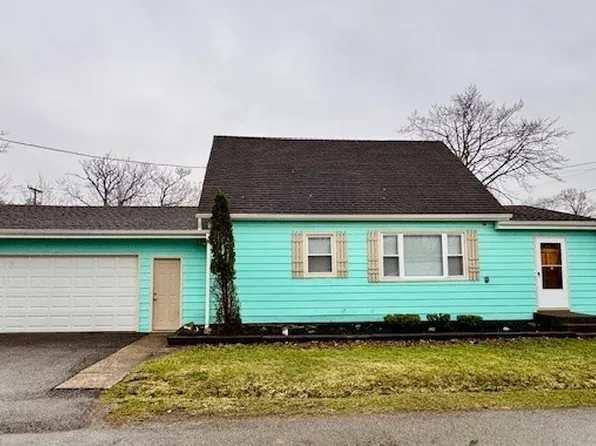 9563 Oakland St, Angola, NY 14006