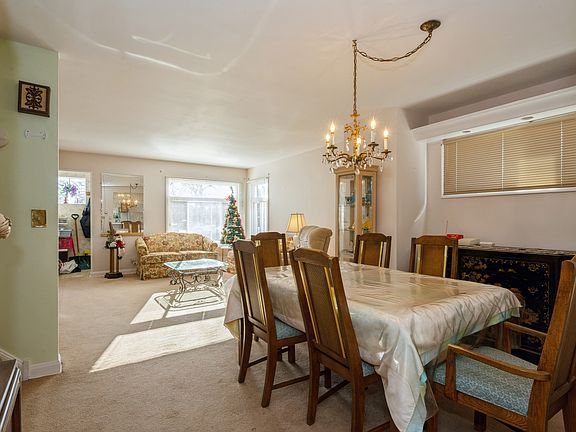 3rd image of 3024 W Rosemont Ave
