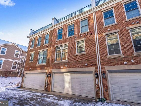 3rd image of 1007 N Kensington St