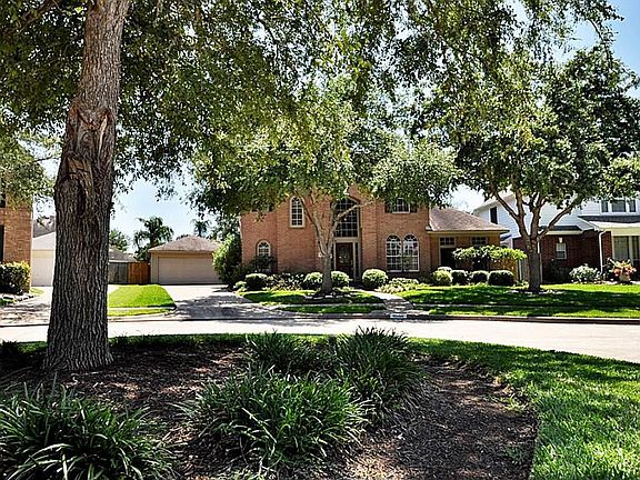 4th image of 8006 Walnut Creek Ct