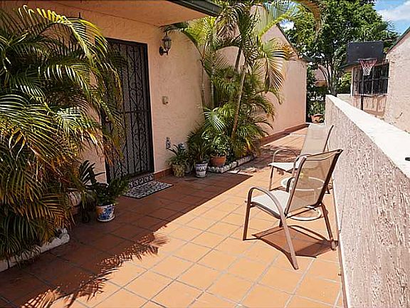 4th image of 9173 Fontainebleau Blvd APT 8