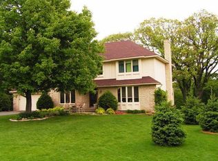 8416 Savannah Chace, Eden Prairie, MN 55347