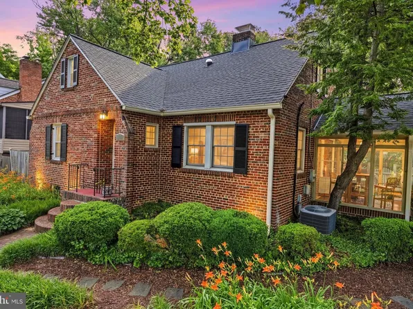 9101 Autoville Dr, College Park, MD 20740