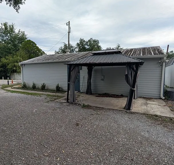 18312 Hollister Rd — Photo 1