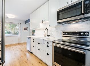 108 Southport Woods Dr, Southport, CT 06890